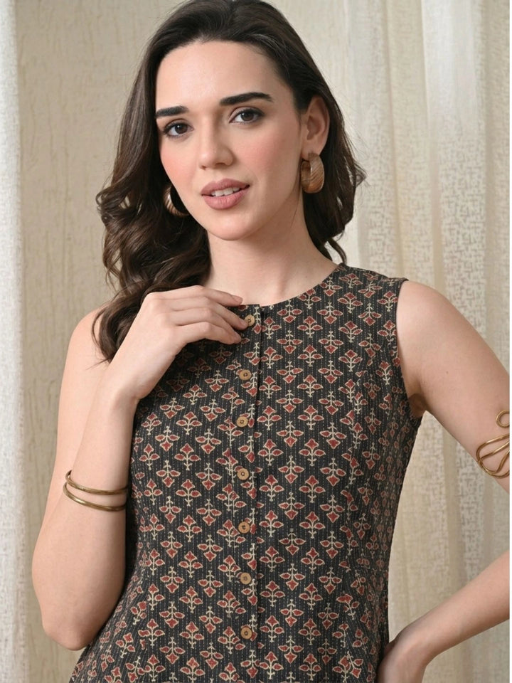 Anvika Noir Top