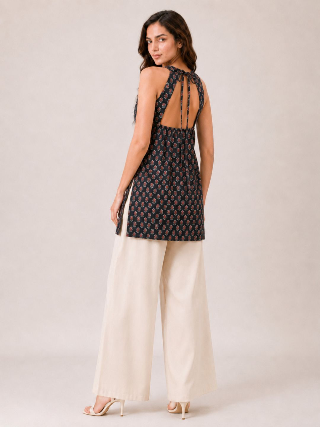 Akira Black Top