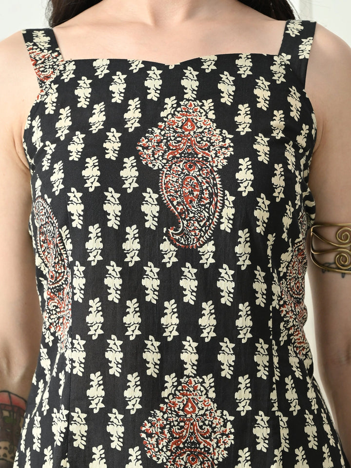 Noir Shell Top