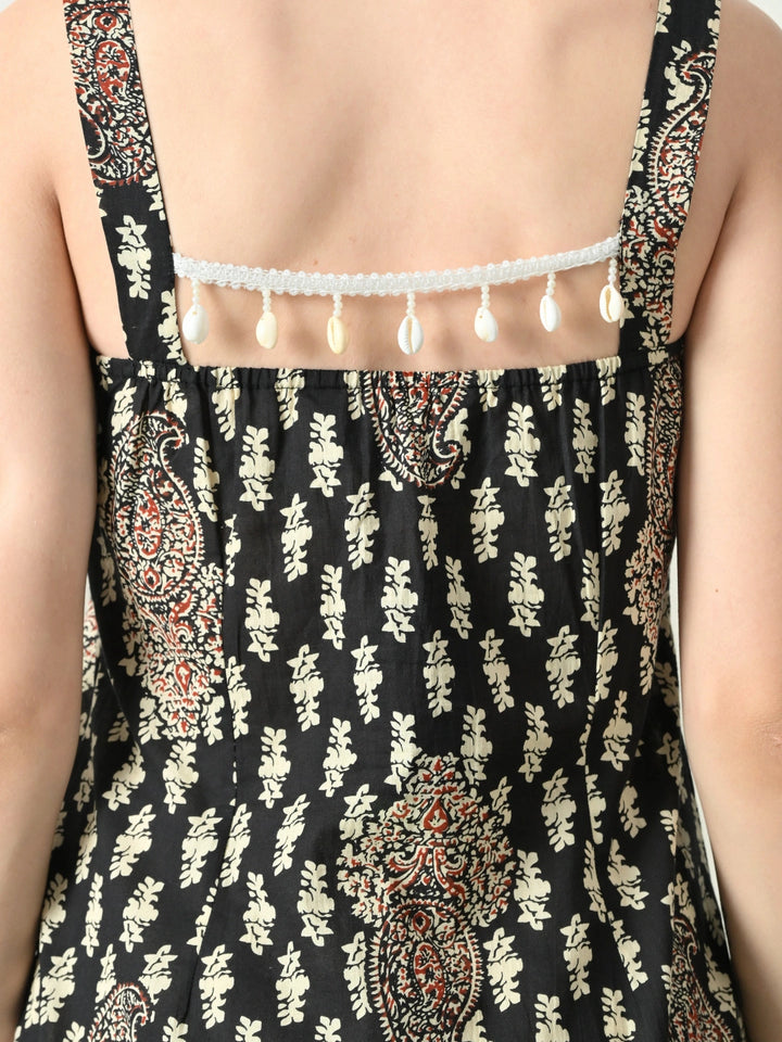 Noir Shell Top