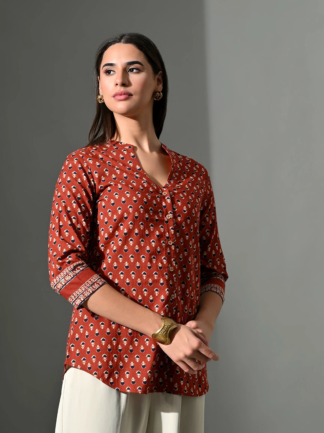 Aruna Kusum Kurti